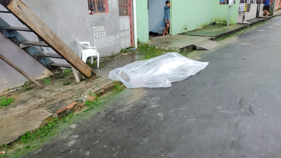 Veja vídeo! Homem é assassinado a tiros na Zona Oeste de Manaus