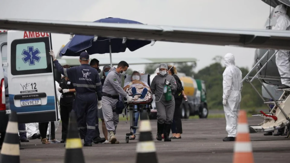Governo do Amazonas transfere 17 pacientes para Curitiba