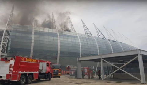 VEJA VÍDEOS! Cabine da Arena Castelão, em Fortaleza, pega fogo na manhã deste sábado (30)