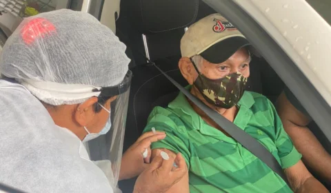 Prefeitura de Manaus realiza segundo dia de vacinação em idosos