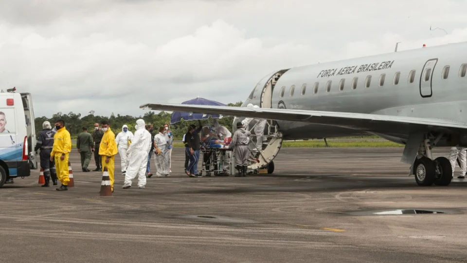 Covid-19: pacientes de Parintins começam a ser transferidos para tratamento em outros estados