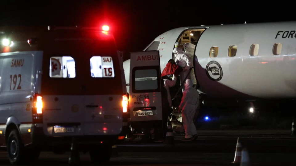 15 pacientes com Covid-19 são transferidos para Pernambuco; “Temos esperança e fé”
