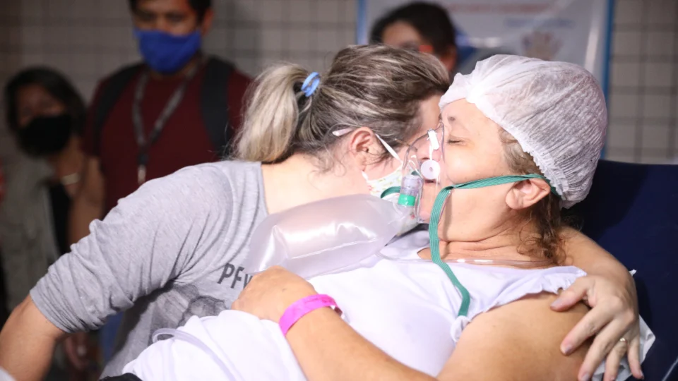 Quatorze pacientes são transferidos de Manaus para Maceió