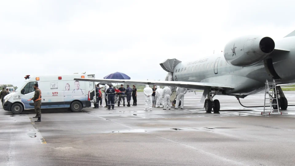Governo do Amazonas transfere 18 pacientes com Covid-19 para o Espírito Santo