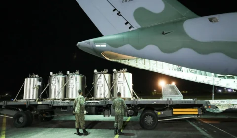 Manaus recebe cinco tanques de oxigênio, 305 cilindros de oxigênio e 10 toneladas de material hospitalar; Veja.