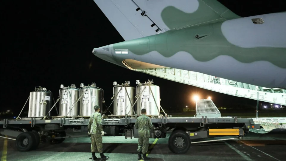 Manaus recebe cinco tanques de oxigênio, 305 cilindros de oxigênio e 10 toneladas de material hospitalar; Veja.