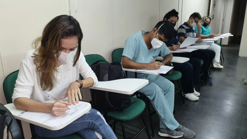 Profissionais de saúde contratados começam a se apresentar nas unidades da SES-AM