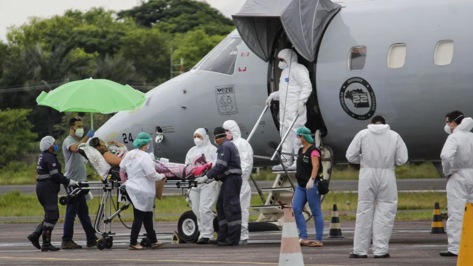 Mais 14 pacientes com Covid-19 são transferidos para Natal