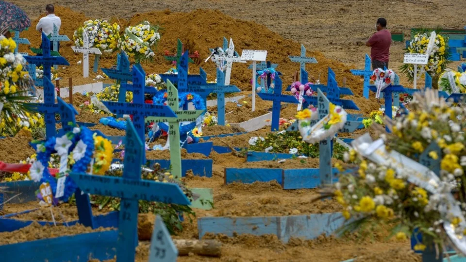 Manaus registra 28 sepultamentos nesta sexta-feira