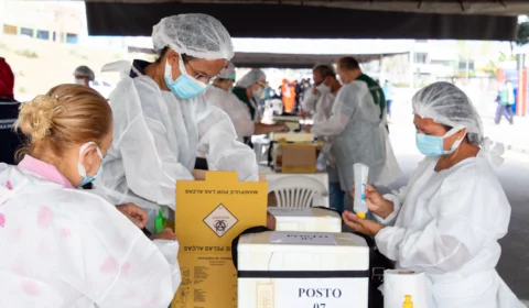Ponto de vacinação é inaugurado em Manaus, estimativa é de 10 mil atendimentos por dia