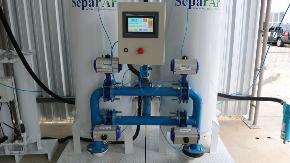 Usina de oxigênio doada pelo SOS AM à FCecon, produz 27m³ do insumo por hora