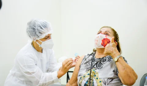 Apesar da promessa de Pazuello, vacinas não chegam e vacinação de pessoas com mais de 50 anos não deve começar no dia 22