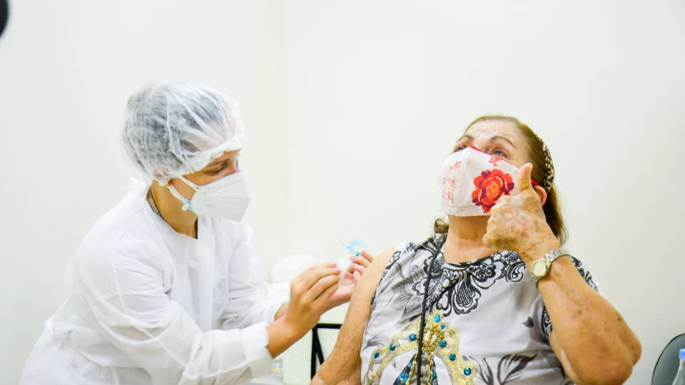 Apesar da promessa de Pazuello, vacinas não chegam e vacinação de pessoas com mais de 50 anos não deve começar no dia 22