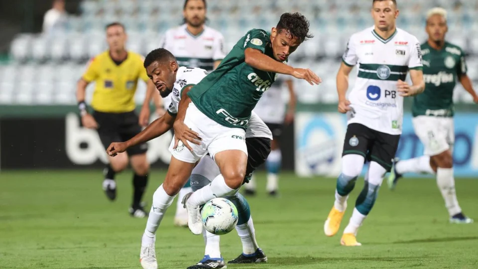 Brasileiro: mesmo rebaixado, Coritiba derrota Palmeiras