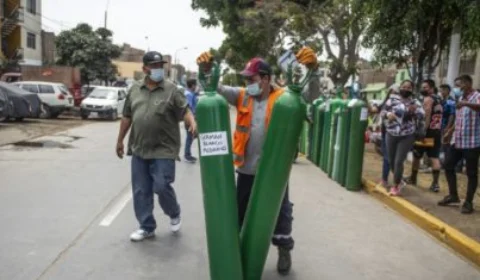 Reportagem internacional mostra países da América Latina sofrendo com falta de oxigênio, como acontece no AM