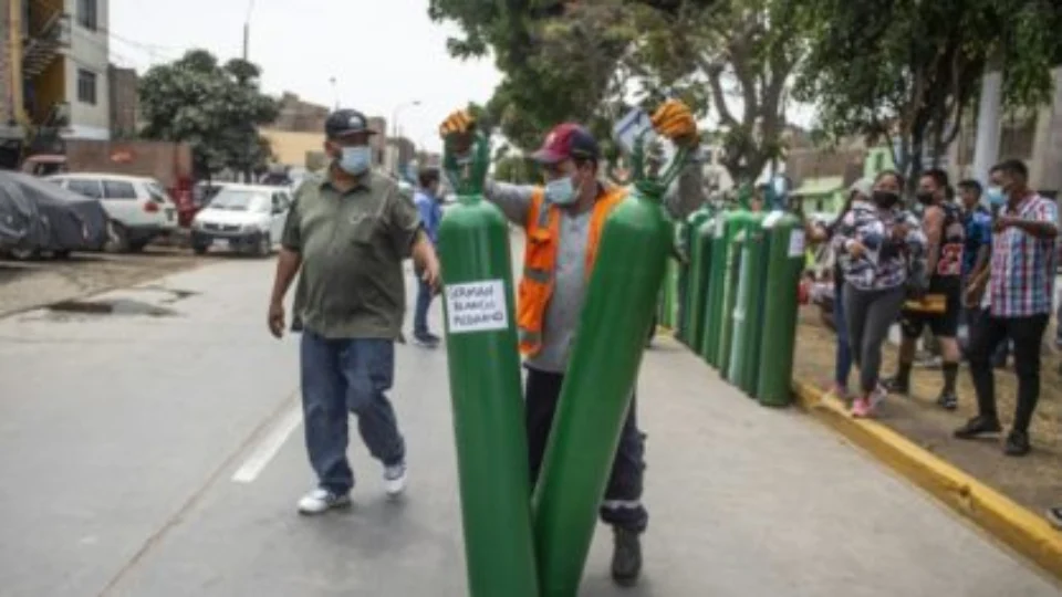 Reportagem internacional mostra países da América Latina sofrendo com falta de oxigênio, como acontece no AM