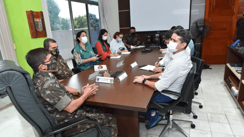 Apoio do Exército permitirá vacinar 267 mil pessoas acima de 50 anos, afirma David Almeida