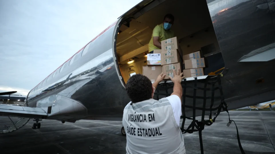 Casa Militar do Estado amplia apoio aéreo para o transporte de insumos, vacinas e vítimas da Covid-19 no Amazonas