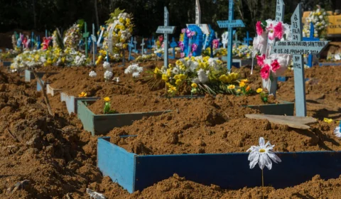 104 sepultamentos são registrados em Manaus; 48 foram declarados como Covid-19