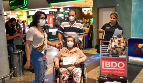 Mais quatro pacientes recuperados da Covid-19 retornaram a Manaus nesta terça-feira 09; “Vitória”