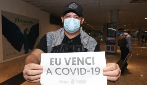 Pacientes recuperados da Covid-19 comemoram  retorno a Manaus; “É um sentimento de gratidão”
