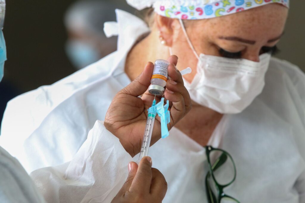 Amazonas lidera o ranking de vacinação contra a Covid-19, segundo dados da FVS-AM.