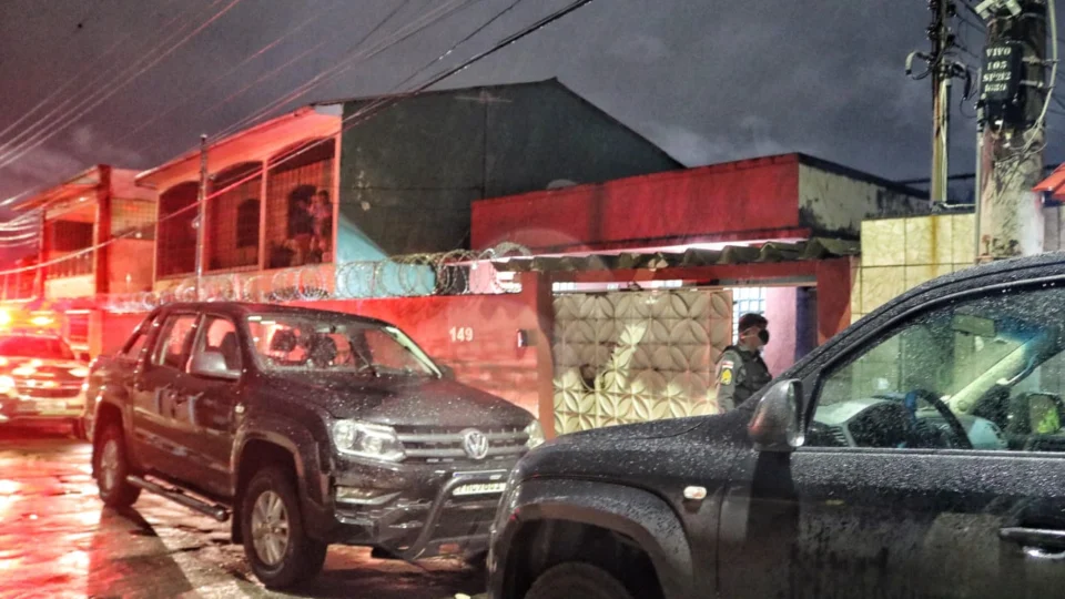 VEJA VÍDEO – Cabaré é denunciado e fechado pela SSP-AM enquanto funcionava em meio a pandemia, no Dom Pedro