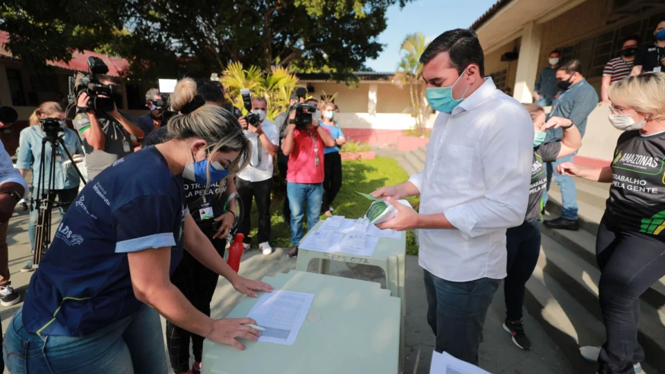 Governo do Estado inicia entrega do cartão Social Auxílio Estadual; “Objetivo ajudar”
