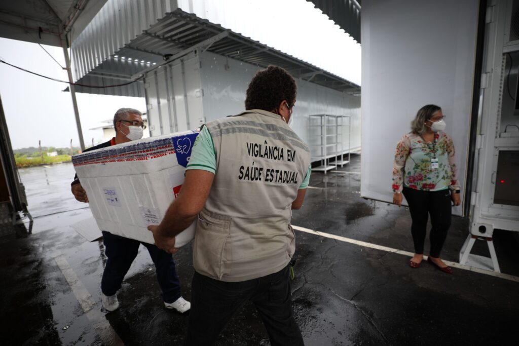 Amazonas recebe mais 42 mil doses de vacina contra a Covid-19.