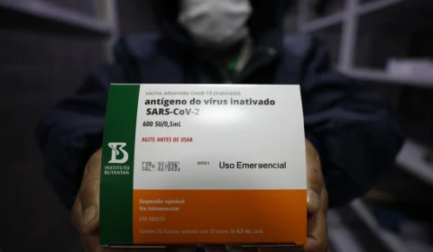 Amazonas recebe mais 42 mil doses de vacina contra a Covid-19