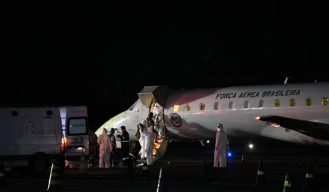 Outros 17 pacientes com Covid-19 são transferidos para o Rio de Janeiro