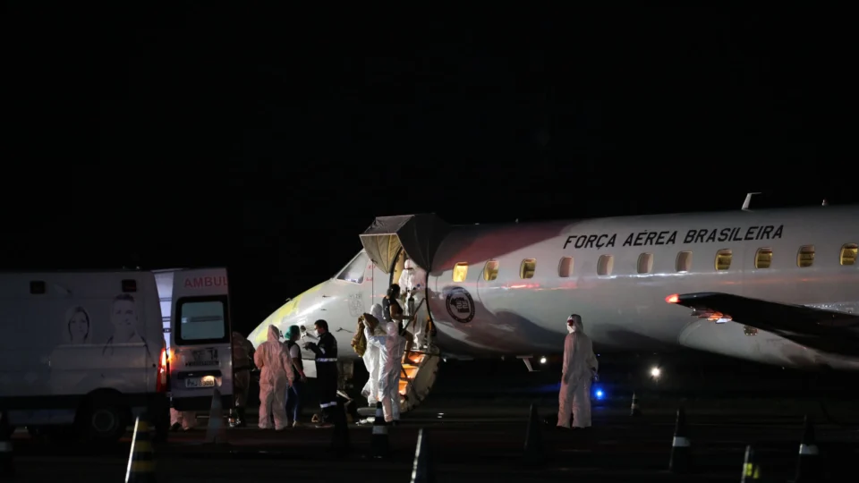 Outros 17 pacientes com Covid-19 são transferidos para o Rio de Janeiro