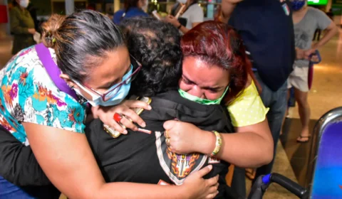 Emoção: Mais 9 pacientes recuperados da Covid-19 retornam a Manaus