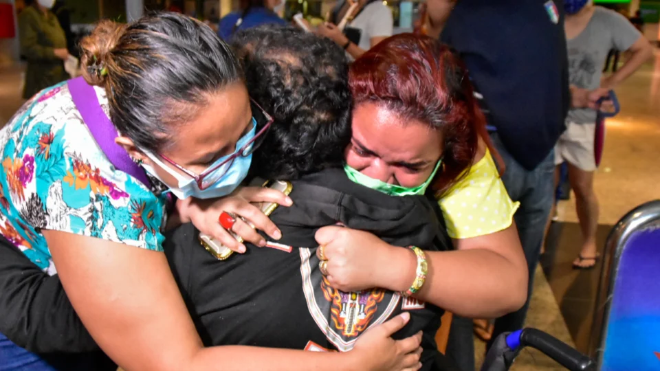Emoção: Mais 9 pacientes recuperados da Covid-19 retornam a Manaus