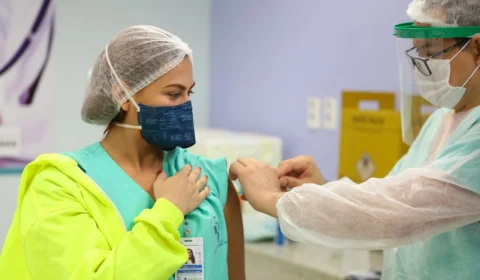 Lista: Veja a ordem de vacinação dos profissionais da saúde e das Unidades na atual fase da campanha