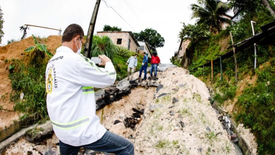 Prefeitura determina que Águas de Manaus faça revisão de Tarifa Social e adeque cronograma de manutenção com a Seminf