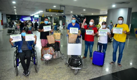 Mais 21 pacientes recuperados da Covid-19 retornam a Manaus;”Eu fui em busca de esperança “