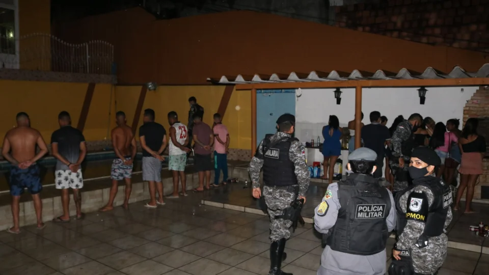 SSP-AM encerra duas festas clandestinas e 60 pessoas são detidas na noite deste domingo 14