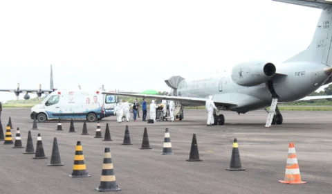 Mais 17 pacientes com Covid-19 são transferidos para Manaus em duas operações aéreas de Coari e Tefé