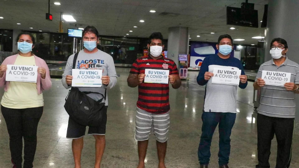 Recomeço: Mais oito pacientes recuperados da Covid-19 retornam a Manaus; “Foi muito importante”