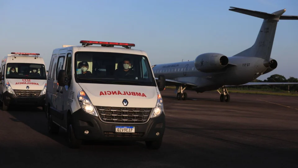 Governo do Amazonas transfere 12 pacientes de Tefé para Belém