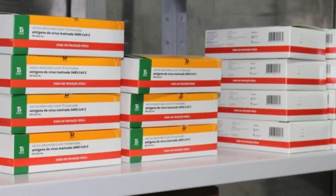 Governo do Amazonas entrega terceira remessa de vacinas contra a Covid-19 para a Prefeitura de Manaus