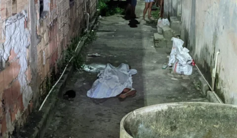 VEJA VÍDEO! Com tiro na cabeça, homem é assassinado no bairro Aleixo, zona Centro-Sul
