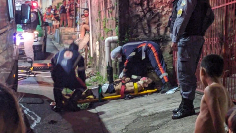 VEJA VÍDEO! “Janderson” é atingido com tiro no pescoço, no bairro Zumbi 1, zona Leste