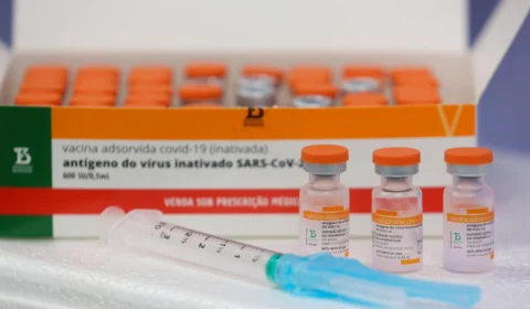 Mais 96,2 mil doses de vacina contra a Covid-19 chegam ao AM neste domingo (07/02)