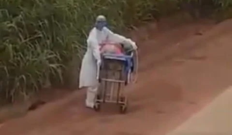 VEJA VÍDEO;Enfermeiro empurra maca com paciente em bloqueio de via na Transamazônica