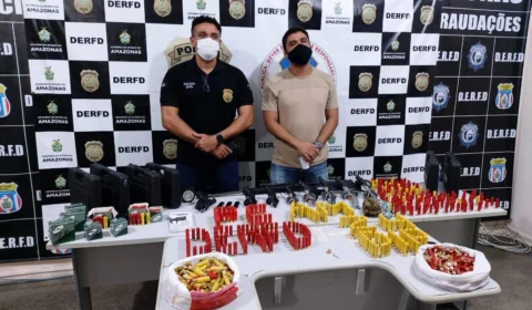 Homem é preso com arsenal de armas que seriam vendidas para facção criminosa; Veja vídeos