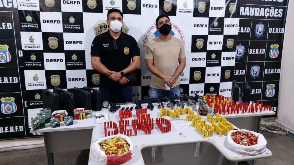 Veja vídeo- Homem é preso com arsenal de armas