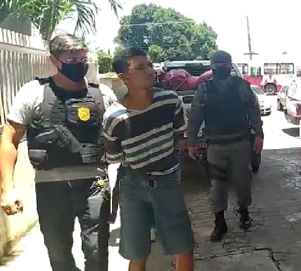 Dupla de assaltantes é presa após um deles ser espancado pela população, na zona Leste.