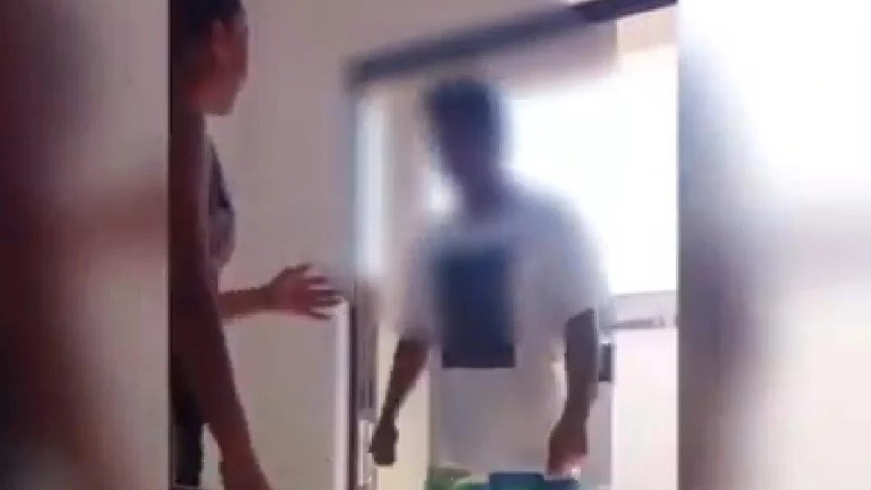 Veja vídeo;Durante aulas de dança, homem invade casa e tenta agarrar mulher no Paraná